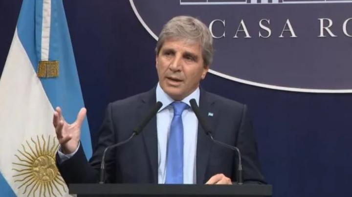 El Gobierno anunció que el lunes se levanta el cepo cambiario con un dólar que fluctuará entre $1.000 y $1.400