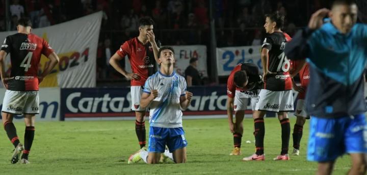 Colón volvió a decepcionar y el hincha hizo sentir su descontento