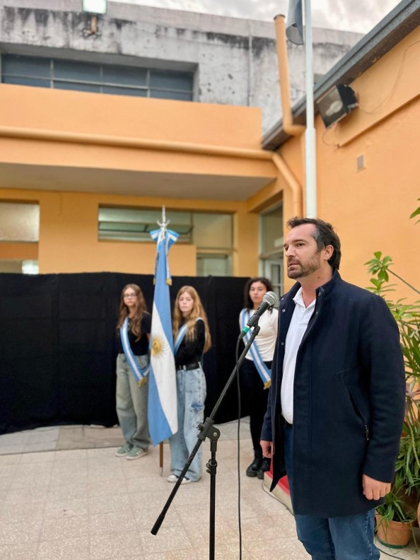 Weiss Ackerley encabezó el acto de apertura del ciclo lectivo del Liceo Municipal 