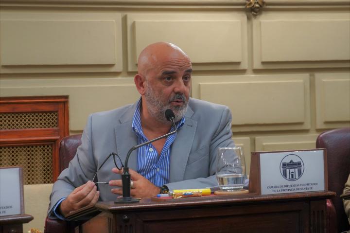 Palo Oliver y la Asociación “El Paraná no se toca” se oponen al pedido de prórroga solicitado por el gobierno provincial