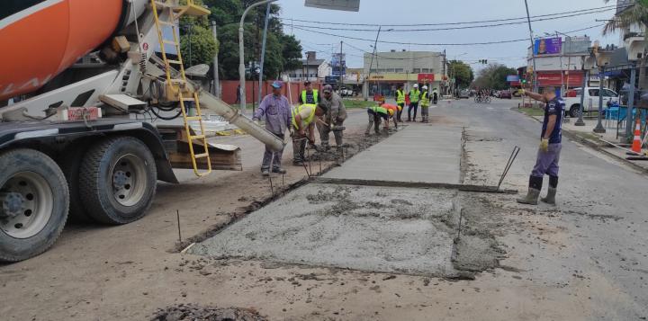 Finalizó el hormigonado en los arreglos sobre Avenida 7 de Marzo
