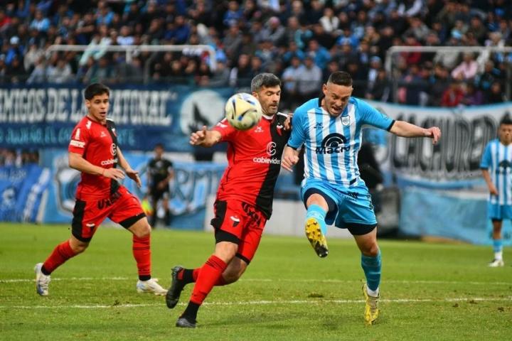 Un Colón sin ideas cayó goleado 4 a 0 frente a Gimnasia de Jujuy