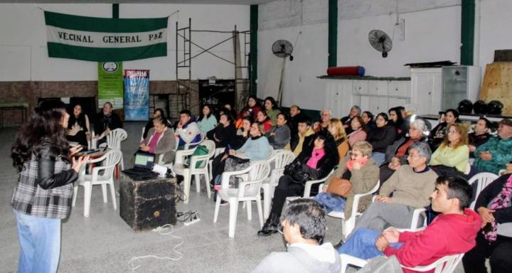 Gabriela Solano brindó una charla para emprendedores y feriantes