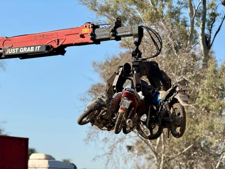 La Municipalidad de Santo Tomé avanza con la compactación de vehículos retenidos