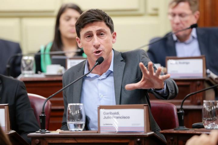 “El desafío ahora es transformar este texto moderno en hechos concretos que mejoren la vida de los santafesinos”, afirmó Garibaldi