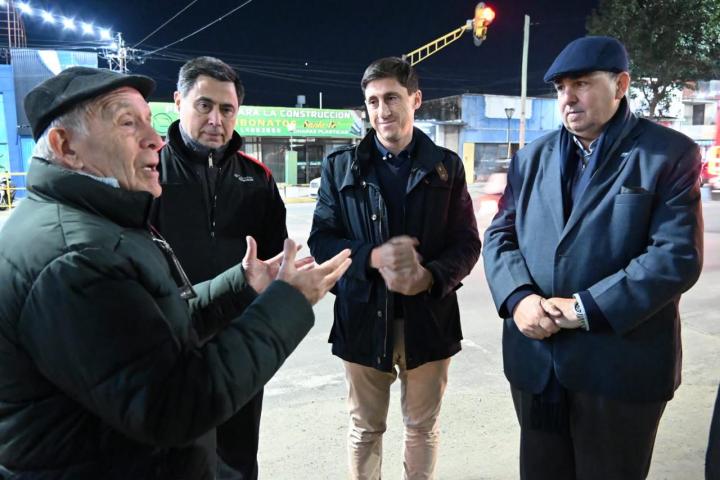 Se encendió la primera etapa de guirnaldas lumínicas que abarca unas 12 cuadras del centro comercial.