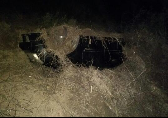Lo sorprenden junto a una camioneta a medio enterrar