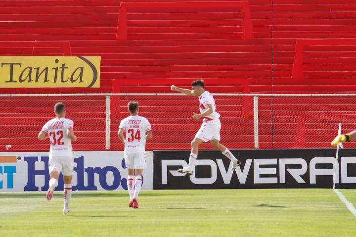 Unión supo aguantar y ganó por 1-0 