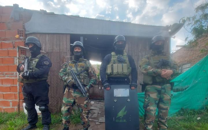 Cuatro detenidos luego de una allanamiento  a una vivienda de calle Martínez al 3400